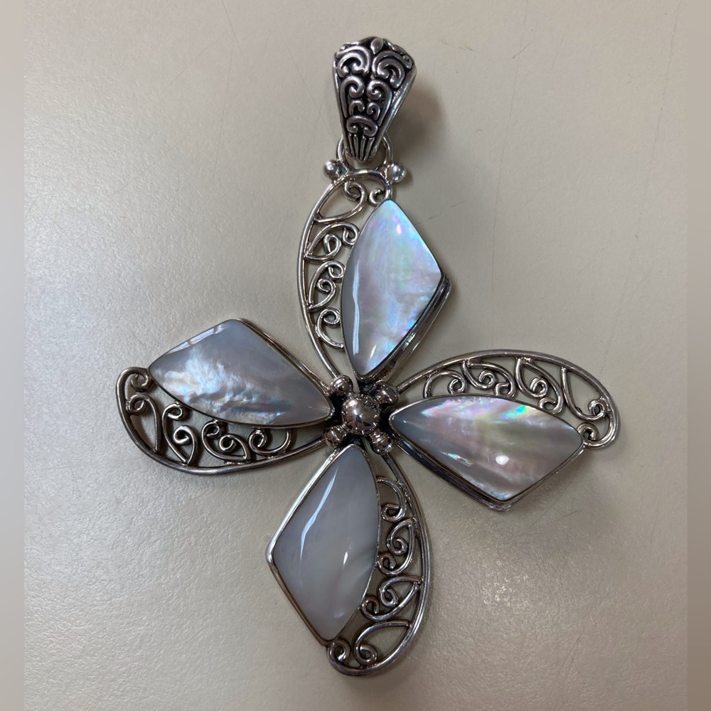 Meran 925 Sterling Silver LARGE Motherof Pearl Filigree Floral Pinwheel Pendant